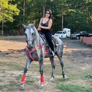 Meet your Posher, Alejandra